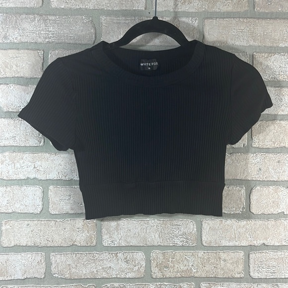 White Fox Boutique Tops - White Fox Black Rib Crop Tee- Size M